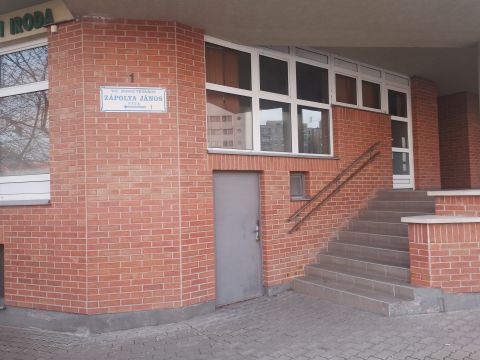 Kiadó Üzlethelyiség 6000 Kecskemét 