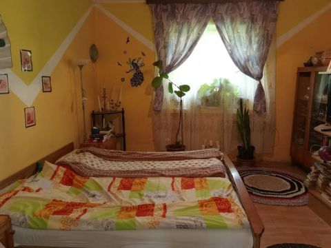 Eladó Ház 2490 Pusztaszabolcs , Falu szélén