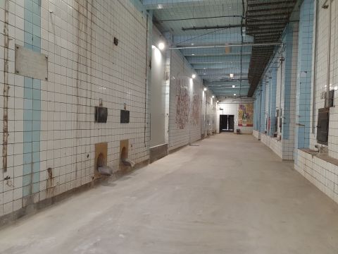 Kiadó Ipari 6000 Kecskemét , Kiadó irodák, csarnok, raktár több méretben.