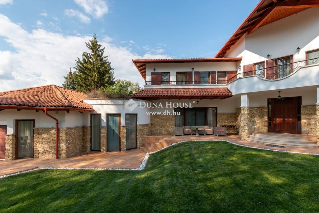 Eladó Ház, Pest megye, Göd - Luxus családi ház a Duna-parttól 30 méterre