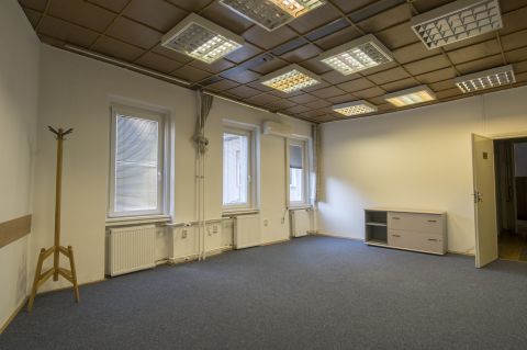 Kiadó Iroda 1074 Budapest 7. kerület , Dohány utca 84.
