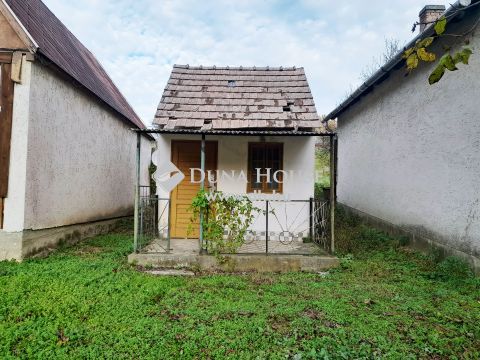 Eladó Ház, Komárom-Esztergom megye, Környe - Környe - Öreghegyen 1003 m2-es telek eladó egy kis házzal