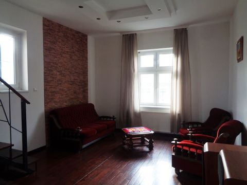 Eladó Lakás 1098 Budapest 9. kerület Gyáli út elején 84 m2-es, belső 2 szintes, felújított lakás 