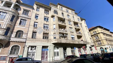 Eladó Lakás, Budapest 7. kerület - István utca 20, 4. emeleti, 2 szobás, tágas, összkomfortos lakás!