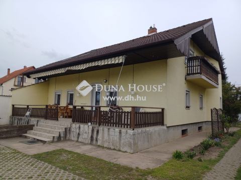 Eladó Ház, Fejér megye, Székesfehérvár - Székesfehérváron Maroshegyen eladó családi ház