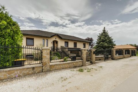 Eladó Ház 8154 Polgárdi , Polgárdi COOP ABC-től nem mesze