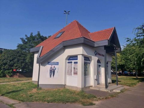 Eladó Iroda 2400 Dunaújváros Felújított iroda, üzlethelyiség Béke városrészben
