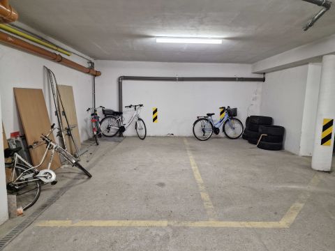 Eladó Parkoló 7621 Pécs , Történelmi Bevárosban 2db teremgarázs hely