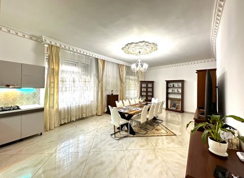 Eladó Lakás 1102 Budapest 10. kerület Felújított, hatalmas nappalis lakás, padlófűtéssel, jó lokációval