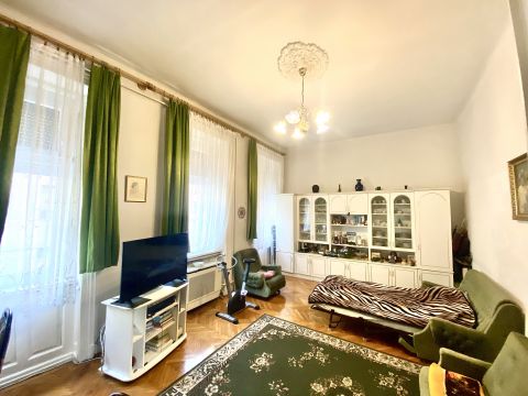 Eladó Lakás 1086 Budapest 8. kerület , 8. kerületben, egyetemek közelében, 39 négyzetméteres galériázható lakás eladó
