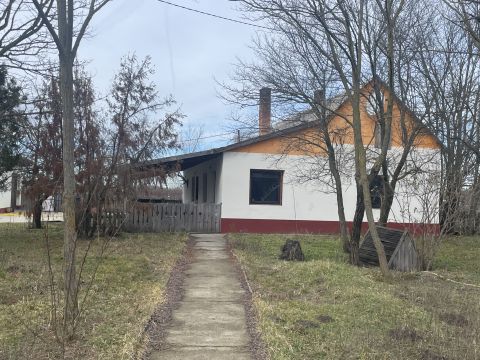 Eladó Ház 6113 Petőfiszállás , Petőfiszálláson gazdálkodásra alkalmas felújított tanya eladó!