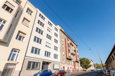 Eladó Tároló/Raktár 1076 Budapest 7. kerület , Baross tér mellett 43 lakásos már emelt szerkezetkész Apartmanház!