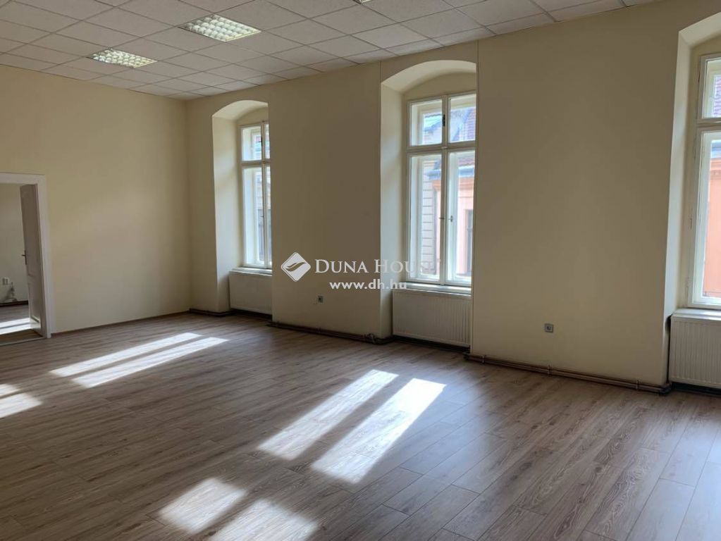 7621 Pécs — 1/24