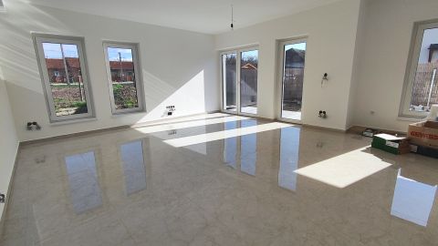 Eladó Ház 2481 Velence , új építésű - társasházban