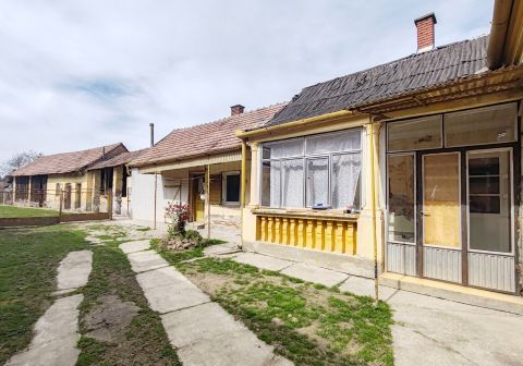Eladó Ház 8858 Porrogszentkirály Porrogszentkirály falujában felújítandó nagy családi ház eladó nagy telekkel! 