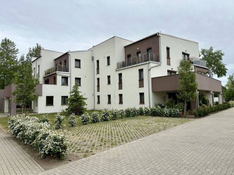 Eladó Lakás 6000 Kecskemét , Liszt Ferenc utcában, 2018-as építésű, nappali + 1 szobás, nagy teraszos lakás saját parkolóval