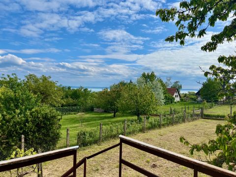 Eladó Ház 8227 Felsőörs , Lovas és Felsőörs között, nyugodt balatoni panorámás övezetben