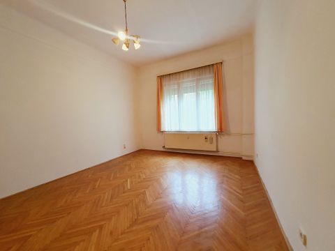 Eladó Lakás 1013 Budapest 1. kerület A Budai Várra néző 2 szobás öröklakás eladó a Váraljában 
