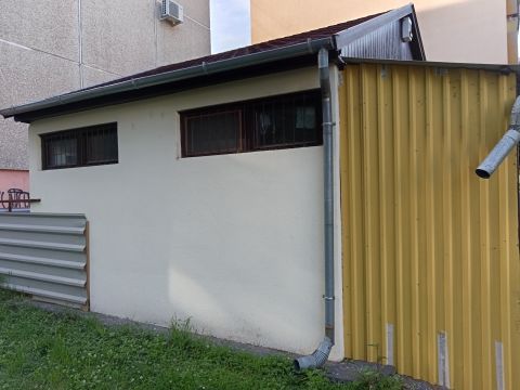 Eladó Üzlethelyiség 2700 Cegléd 