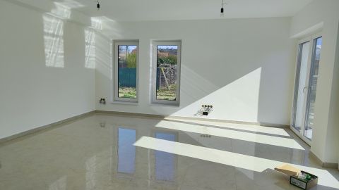 Eladó Ház 2481 Velence , új építésű, lakóövezetben
