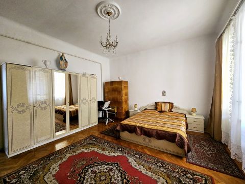 Eladó Lakás 1091 Budapest 9. kerület A Nagyvárad térnél LIFTES házban NAPFÉNYES lakás