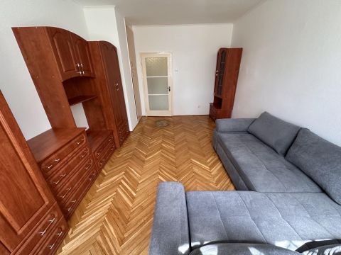 Kiadó Lakás 1142 Budapest 14. kerület Csáktornya parkban jó állapotú, bútorozozott, gépesített lakás azonnal költözhető