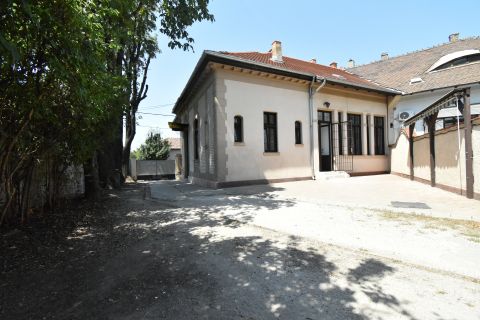 Eladó Ház 1153 Budapest 15. kerület 