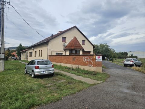 Kiadó Ipari 7630 Pécs !!!  Pécs központi részén kiadó kiváló állapotú  önálló telephely !!!