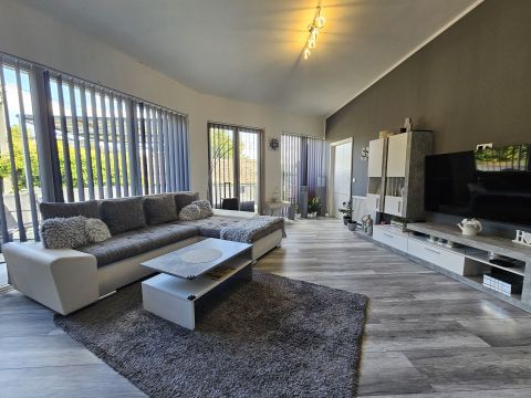 Eladó Ház 7691 Pécs , Pécs - Vasas fő utcáján 2015-ben épült családi ház eladó