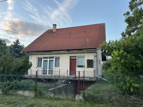 Eladó Ház 2456 Besnyő , Árpád utca 9
