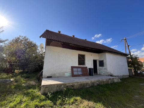 Eladó Ház 8181 Berhida , csendes, nyugodt környék