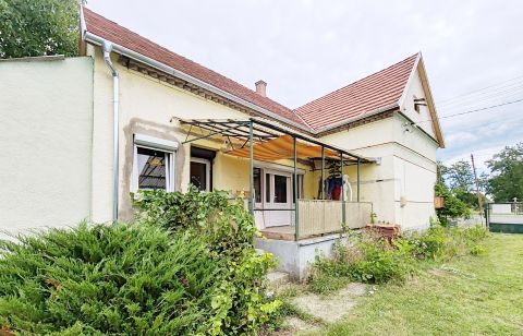 Eladó Ház 7555 Csokonyavisonta , Csokonyavisontán, a Termálfürdő közelében eladó családi ház telekkel! 