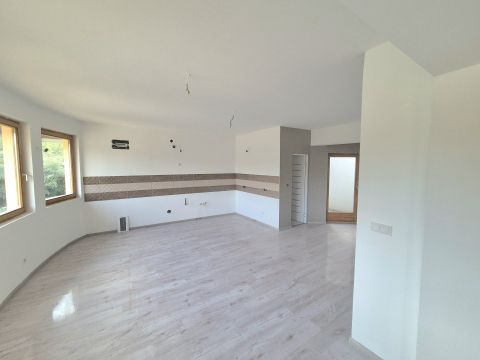 Eladó Ház 2376 Hernád , Nagy terek! Csend! Nyugalom!