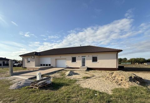 Eladó Ház 6000 Kecskemét  BEFEKTETŐKNEK - HOSSZÚTÁVRA BÉRBEADOTT, ÚJ ÉPÍTÉSŰ, 92 m2-es CSALÁDI HÁZ + GARÁZS + TERASZ