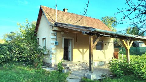 Eladó Ház 2030 Érd Aradi utca közelében.