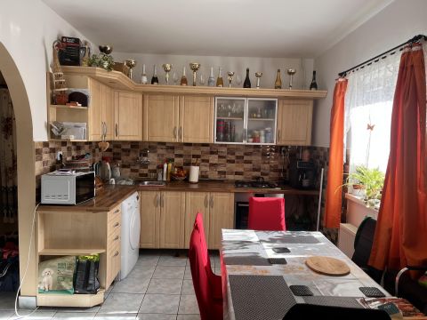 Eladó Ház 8251 Zánka JÓ ÁLLAPOTÚ családi ház eladó!