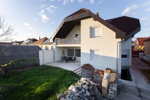 Eladó Lakás 9200 Mosonmagyaróvár , Viola utca közelében