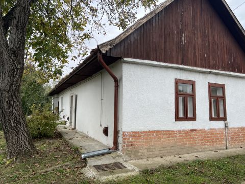 Eladó Ház 2214 Pánd , Fő út mellett