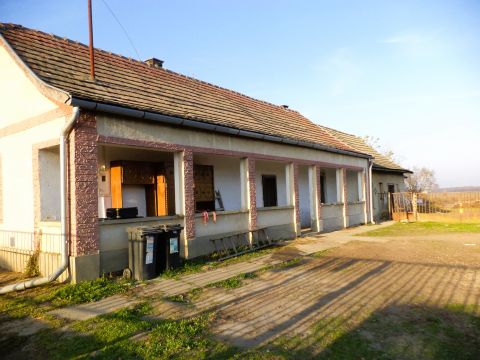 Eladó Ház 8124 Káloz , Központ közelében