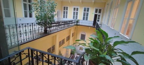 Kiadó Iroda 1073 Budapest 7. kerület , NewYork Kávéház közelében kiadó irodák- teljes legfelső szint