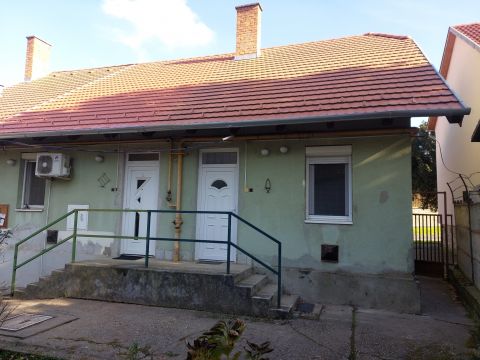 Eladó Lakás 7400 Kaposvár , *** Városi Sportcsarnokhoz közel, 31 Nm-es, 1 szobás, földszinti, sorházi lakás