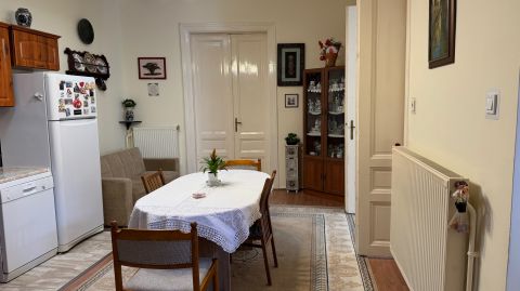 Eladó Ház 4026 Debrecen Belváros szívében, nappali+2 szobás felújított házrész ELADÓ