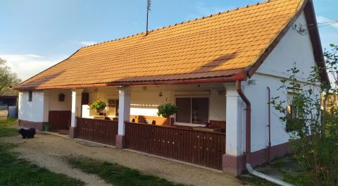 Eladó Ház 6098 Tass , Hangulatos, tornácos parasztház 