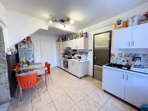 Eladó Ház 1188 Budapest 18. kerület , 2 generáció, óriás telek