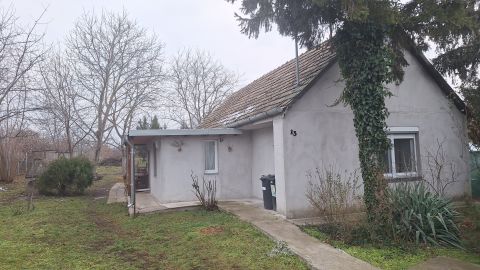 Eladó Ház 8144 Sárkeszi Csendes utcában