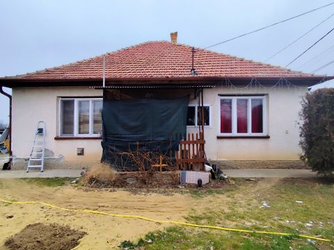 Eladó Ház 2766 Tápiószele , Központhoz közel