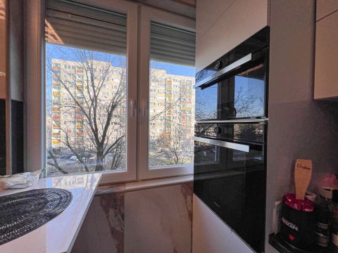 Eladó Lakás 1204 Budapest 20. kerület Gyönyörűen felújított és parkra néző panellakás klímával, beépített erkéllyel