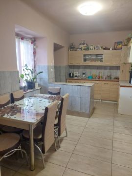 Eladó Ház 7047 Sárszentlőrinc Központi elhelyezkedés