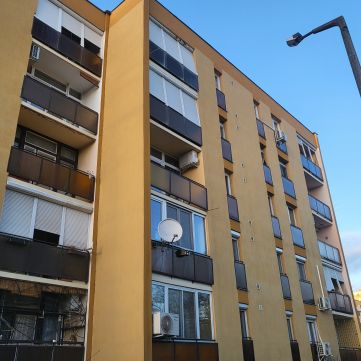 Kiadó Lakás 7633 Pécs Uránváros, Műjégpálya mögött - étkező konyhás világos