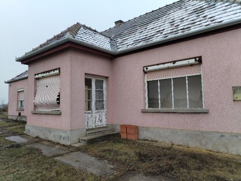 Eladó Ház 8156 Kisláng , 8156 Kisláng, Csendes